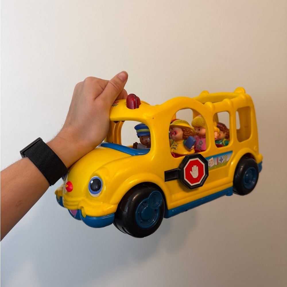 Fisher-Price Little People Yellow School Bus and Figurines